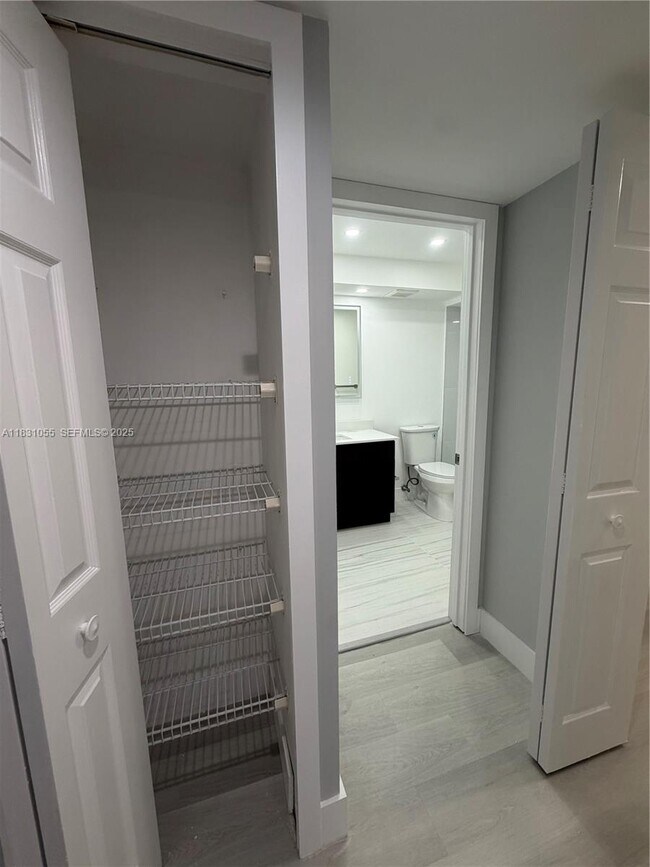 Building Photo - 16251 Golf Club Rd