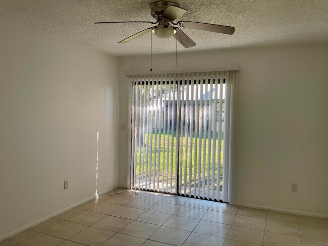 Building Photo - 680 SW Veronica Ave