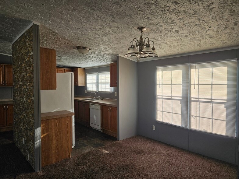 Building Photo - 45 Lynnwood Cir