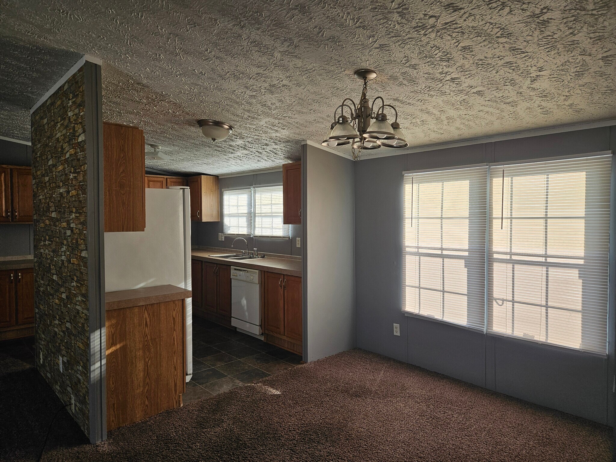 Building Photo - 45 Lynnwood Cir