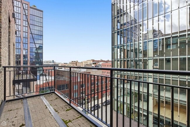 Building Photo - 215 N Aberdeen St