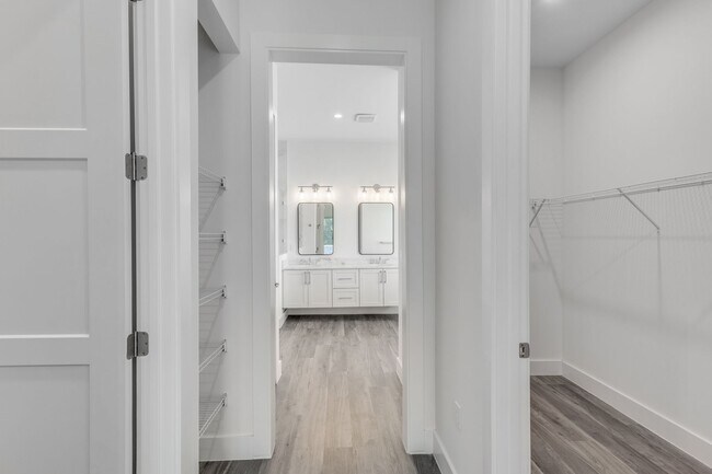 Building Photo - ** SEAHORSE AT CAMBRIA ** 3 BED + DEN - 3....