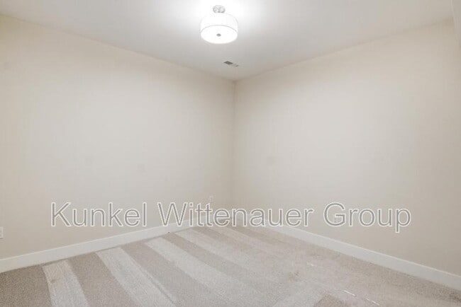 Building Photo - 829 Bushwood Way