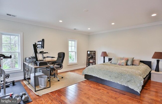 Building Photo - 6329 Linway Terrace