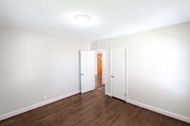 Building Photo - Belview Beauty!  Cute ! Cute! Cute! New on the Market and Newly Renovated!