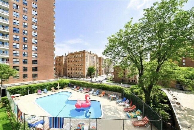 Building Photo - 50 Brighton 1st Rd