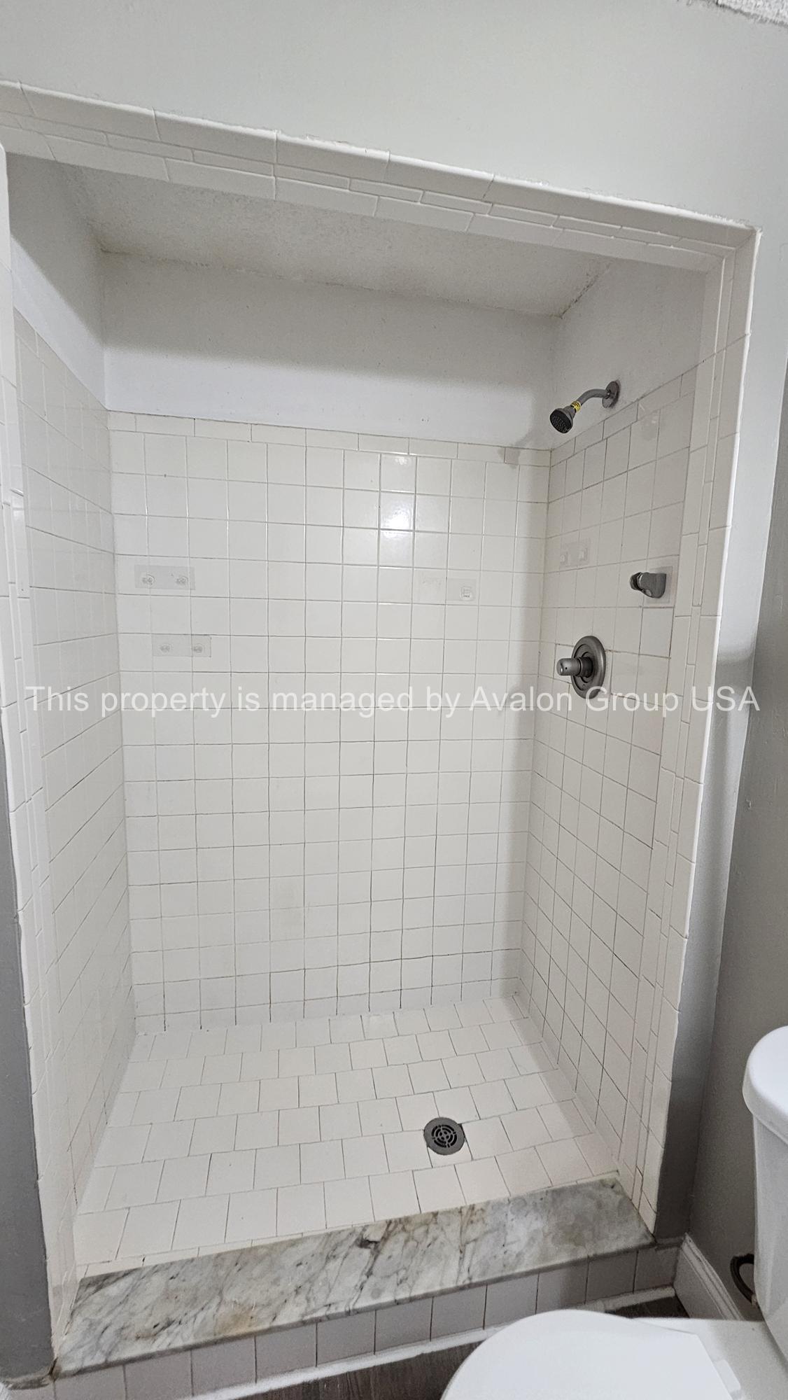 Building Photo - 522 Clermont Ave S