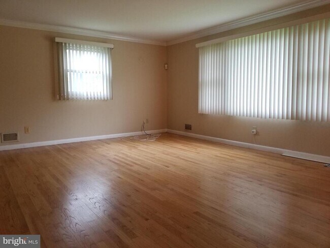 Building Photo - 9210 Maple Rock Dr