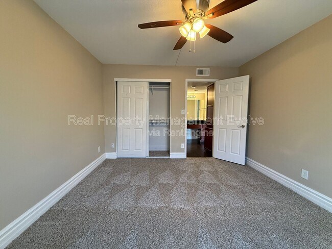 Building Photo - 3825 E Camelback Rd