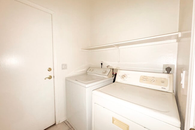 Building Photo - 3Bed/2Bath House at 63rd/Northern Ave! $19...