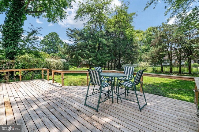 Building Photo - 109 Lake View Drive