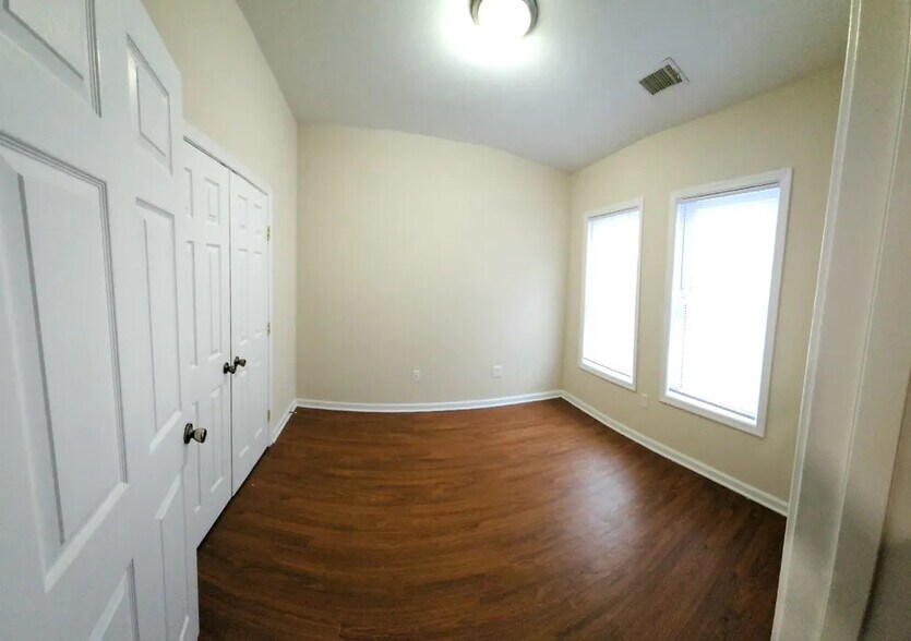 Building Photo - 173 36th St NE