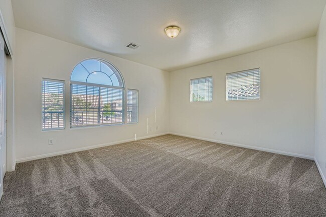 Building Photo - Newly remodeled 4 bedroom home!