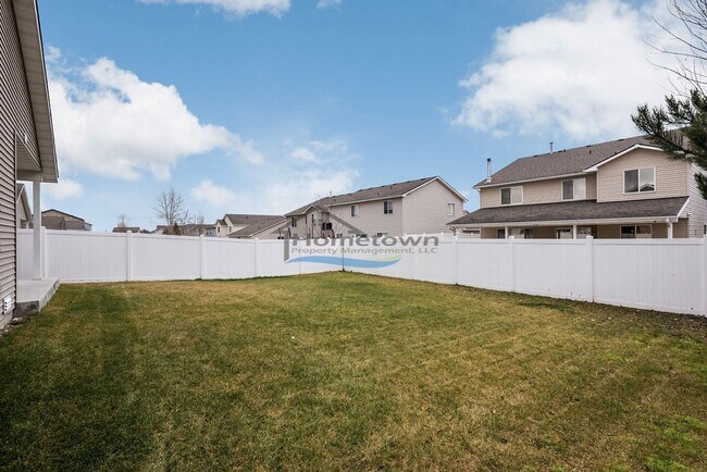Building Photo - Stunning 3 Bedroom 2 Bath Home in The Landings!