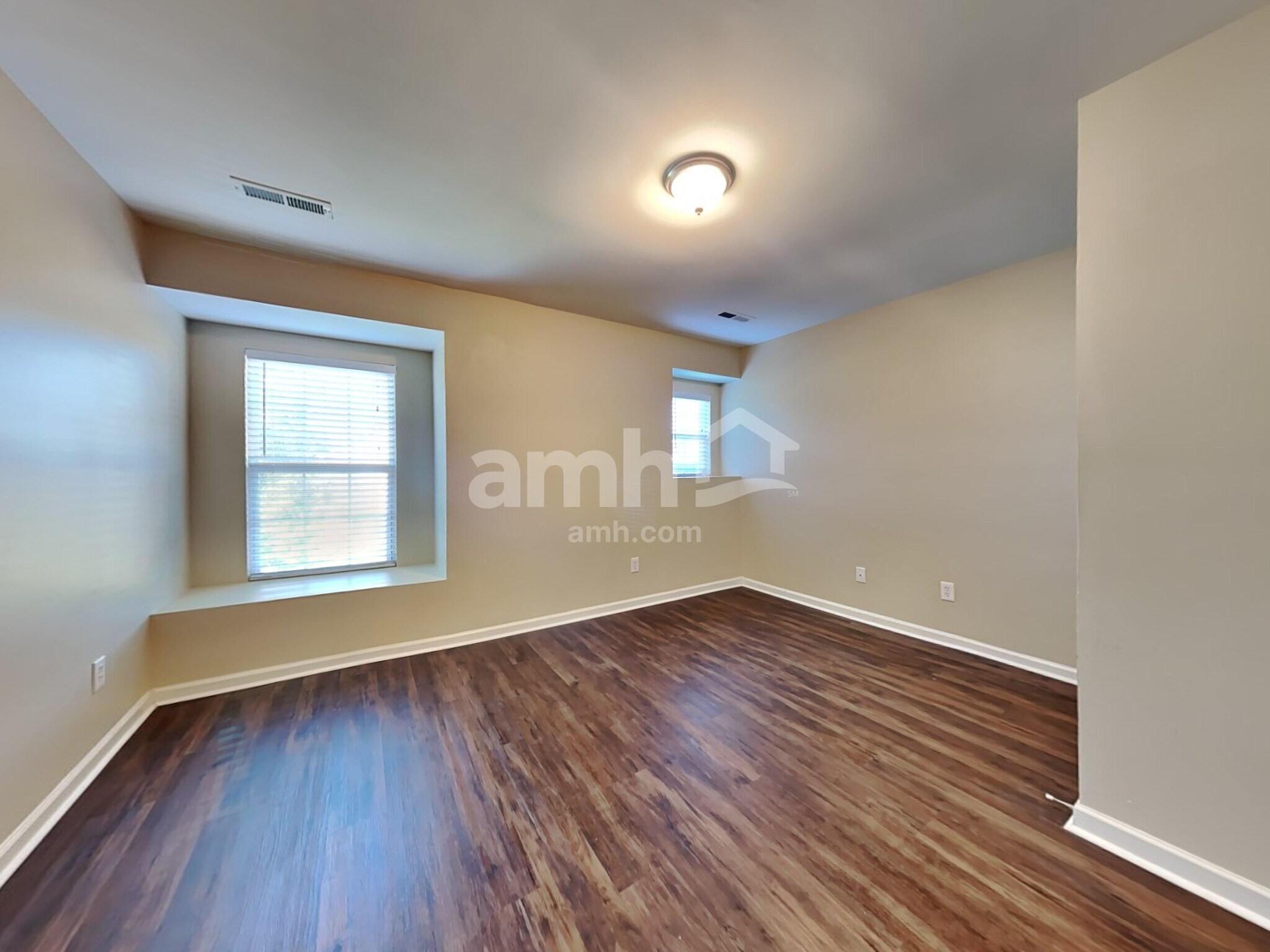Building Photo - 303 Duck Pond Ln