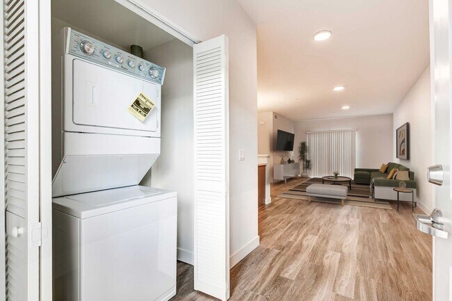 Interior Photo - Moderno NOHO Apartments