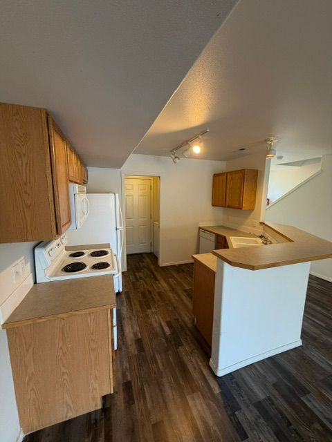 Building Photo - 233 E Shelby Ln