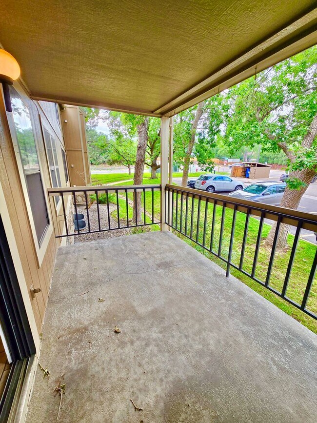 Building Photo - Beautifully Updated 2-Bed – Dual Masters w...