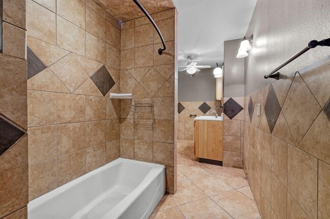 Building Photo - 7648 Broadview Dr