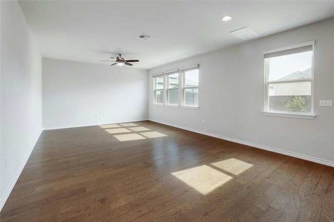 Building Photo - 15801 Crissom Ln