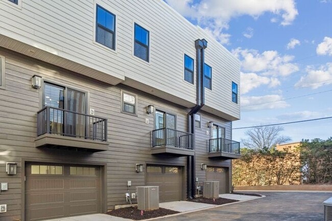Building Photo - High-End 2BR Townhome | Rooftop Terrace + 2-Car Garage | 24-Unit Community