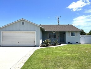 Building Photo - Charming Single Level 3-Bedroom 2-Bathroom Home With Hardwood Floors