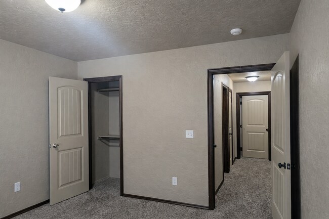 Building Photo - Comfort, Space & Flexibility – 3 Bed Home in Moore School District