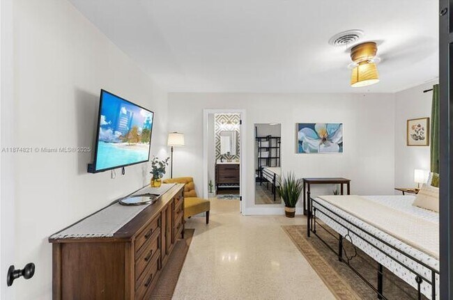 Building Photo - 1116 SE 13th Ct