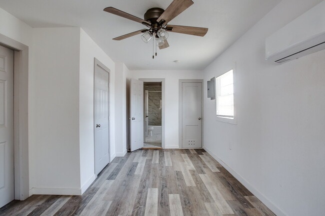 Building Photo - Modern-cozy 2 bedroom in medical district
