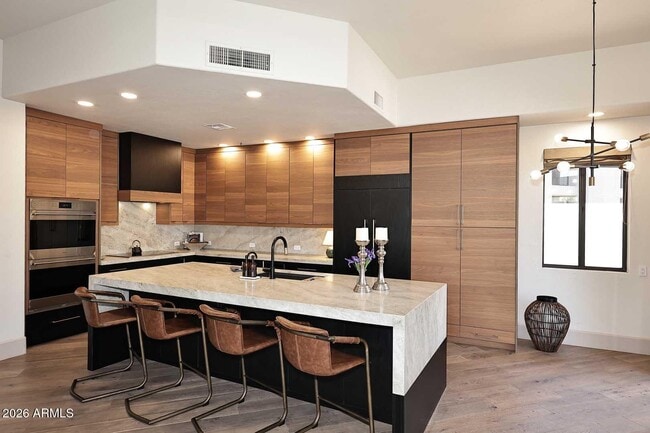 Building Photo - 8334 E Jenan Dr