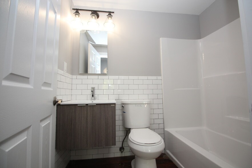 Bathroom - 17 Boswell Ave