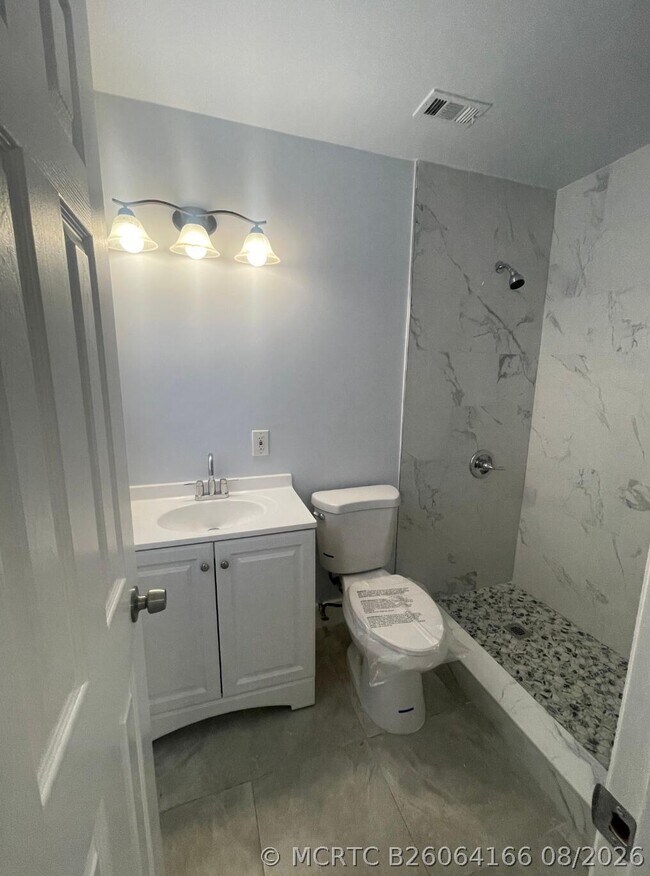 Building Photo - 780 NE 46th Ct