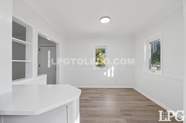 Building Photo - 4013 Caroline Ave