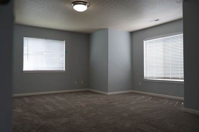 Building Photo - 4316 NE 58th Cir