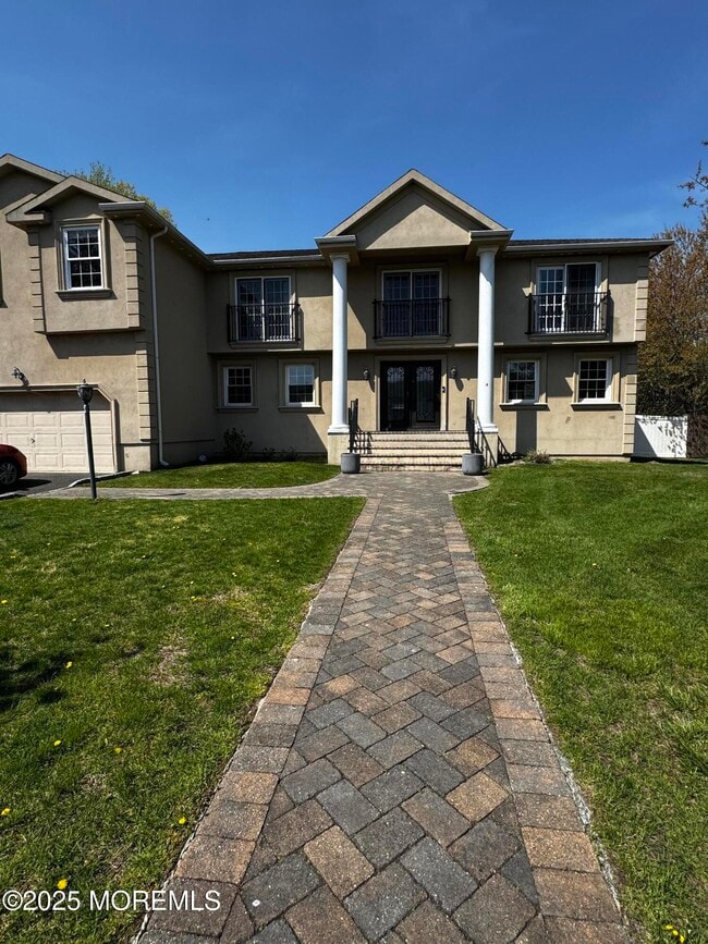 Building Photo - 3 Darien Dr