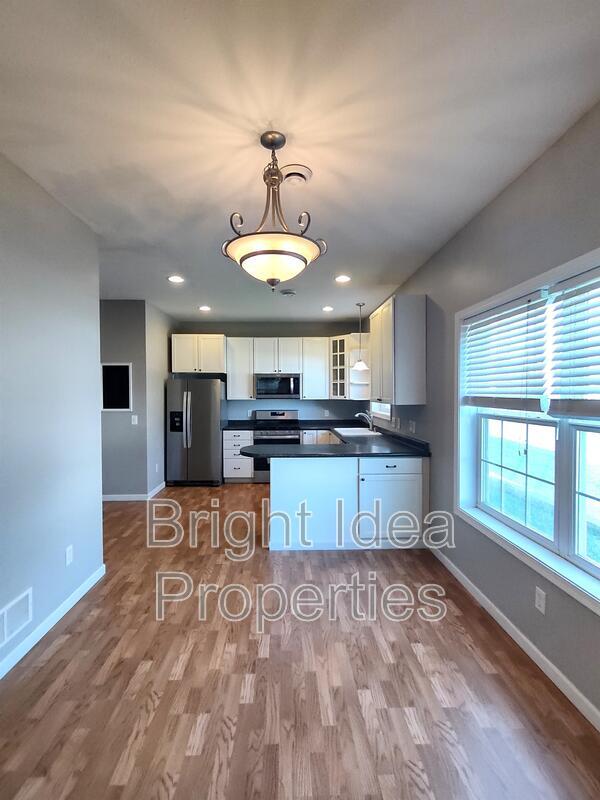 Building Photo - 5948 Oakgreen Ave N