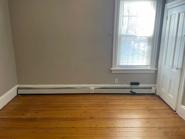 Building Photo - 128 Penn St