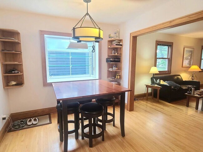 Building Photo - Great Southwest Minneapolis 3br/2ba Home - Avail June 1 for long term lease