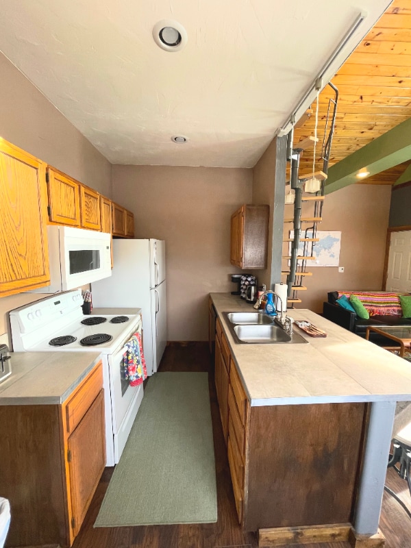 Building Photo - 411 W Quartz St