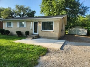 Building Photo - Beautiful and spacious 3 bedroom 1 bath ho...