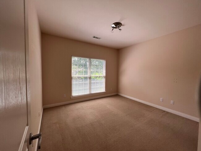 Building Photo - 2556 S College Dr