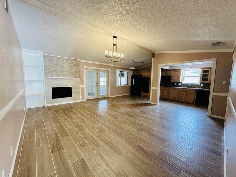Building Photo - 503 Parkwood Dr