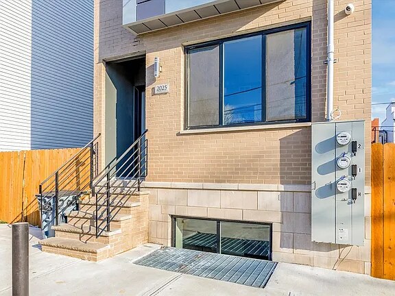 Building Photo - 2011 N Randolph St