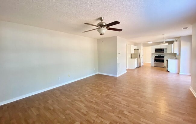 Building Photo - 425 Ridgehill Dr