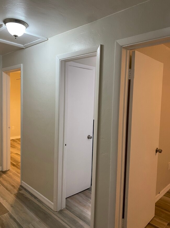 Building Photo - 8485 Sunset Dr