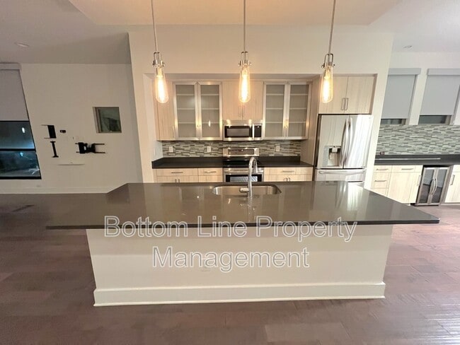 Building Photo - 211 Doggett St