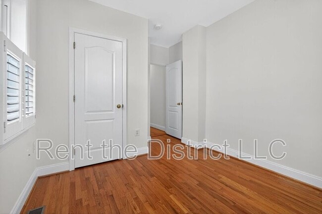 Building Photo - 902 13th St NE