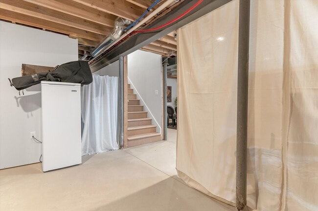 Building Photo - 37440 Curwood Dr