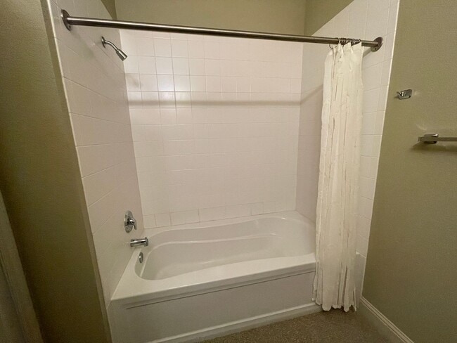 Building Photo - Stylish & Spacious 2-Bedroom Tech Center R...