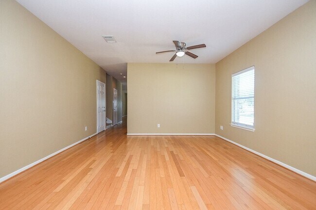 Building Photo - 402 New Hope Ln